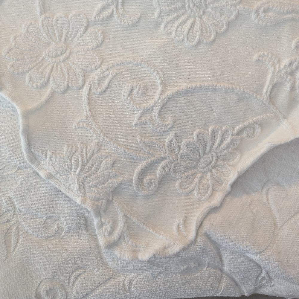 THE LINEN SOURCE Ivory Mattelasse Twin Bedspread Coverlet - Picture 3 of 7